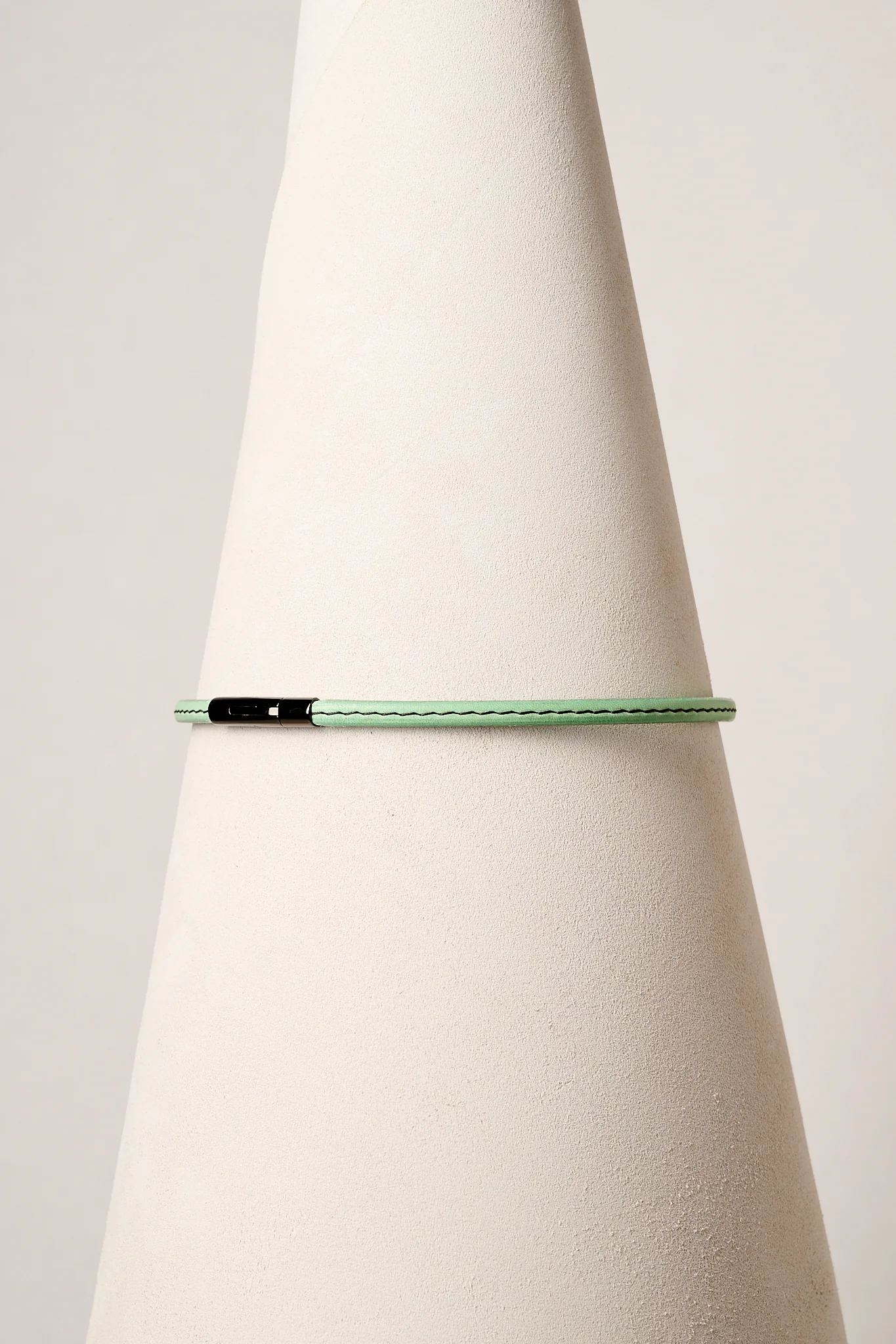 The Peek-A-Boo | Limited Edition Mint Leather BDSM Day Collar - Image 6