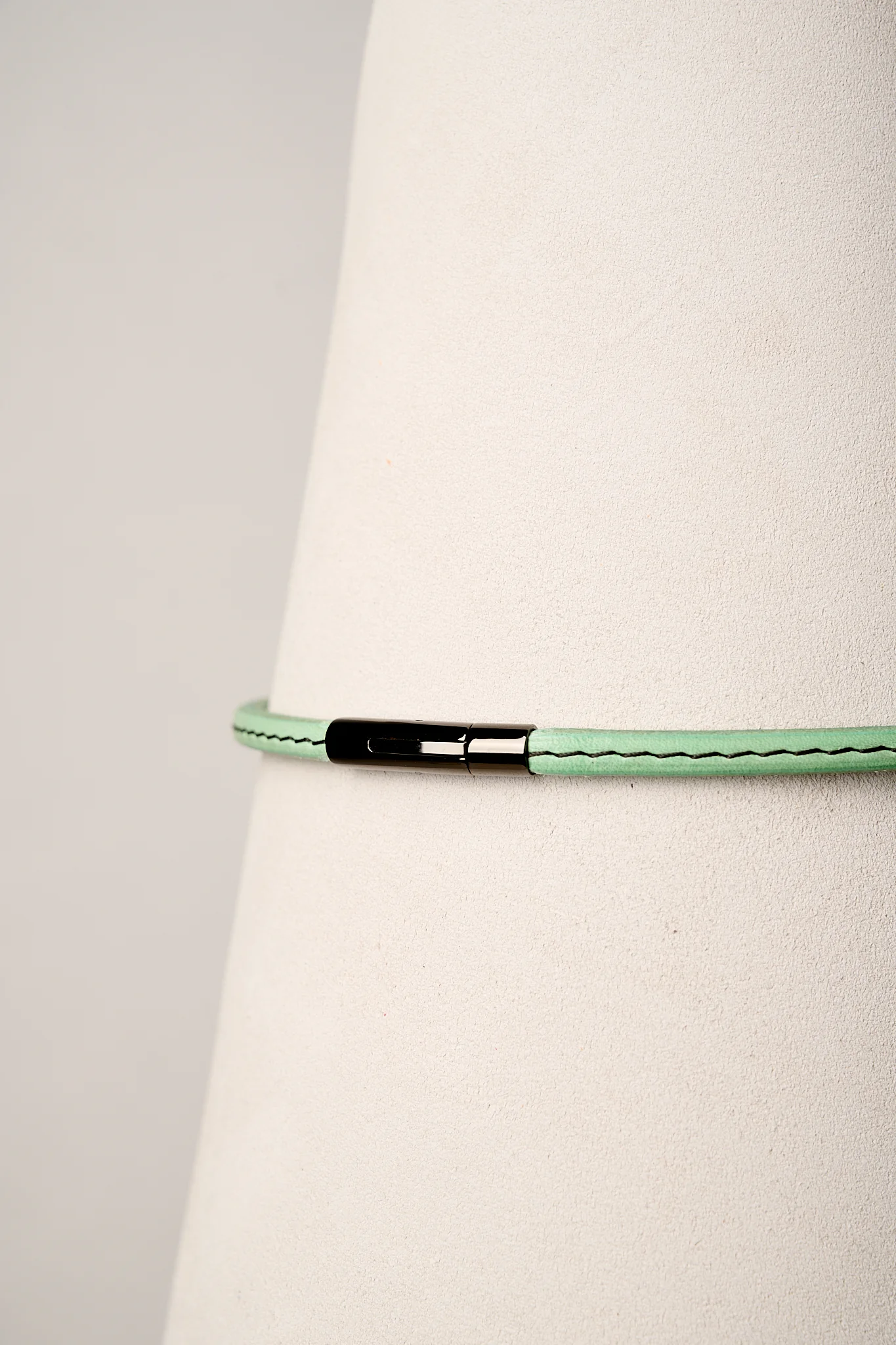 The Peek-A-Boo | Limited Edition Mint Leather BDSM Day Collar - Image 5