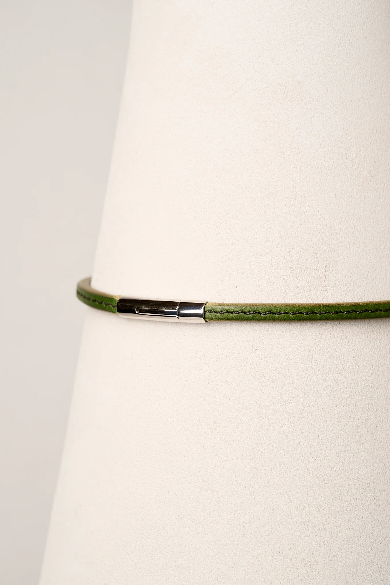 The Peek-A-Boo | Leather Day Collar - Image 12