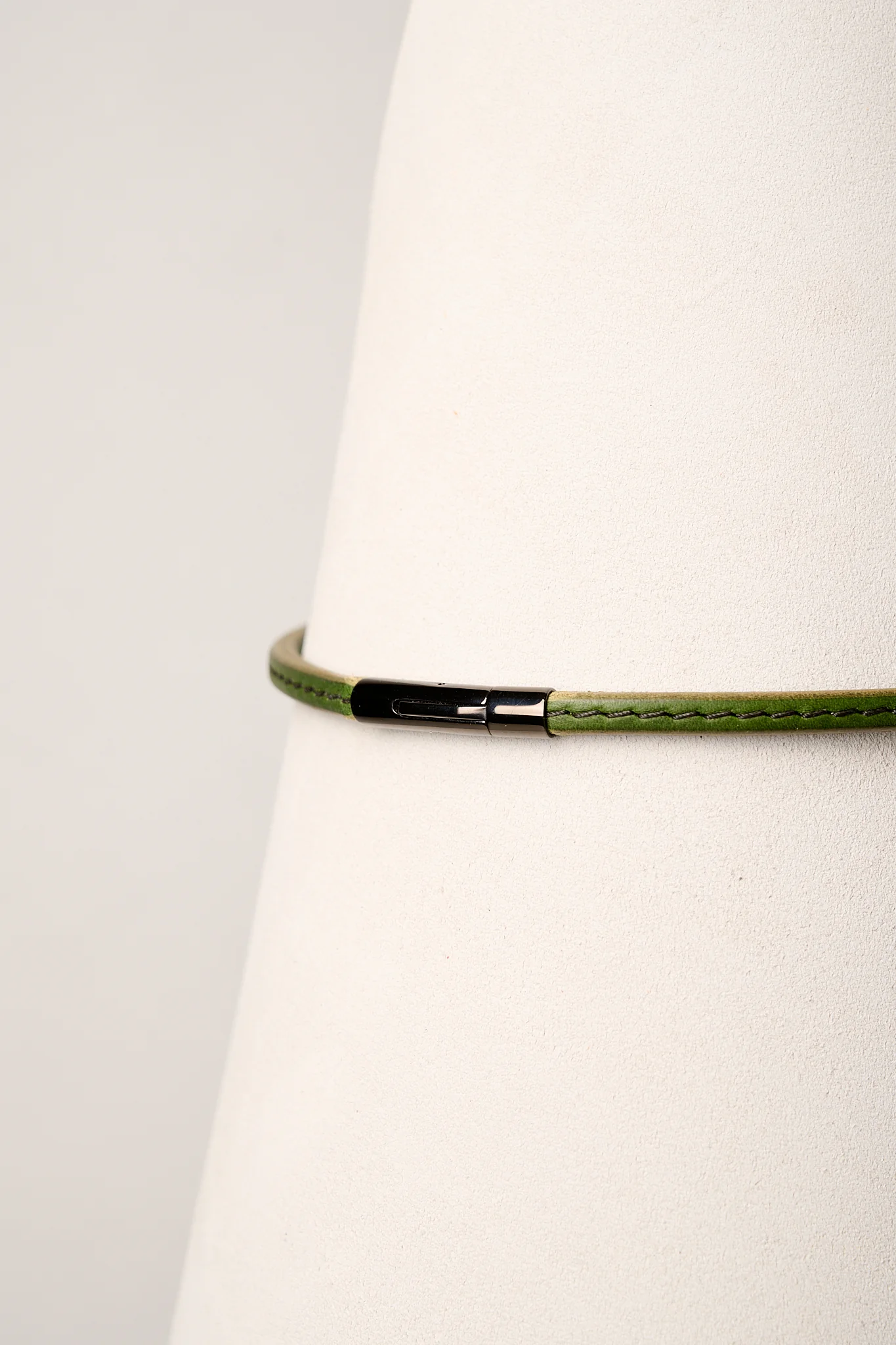 The Peek-A-Boo | Leather Day Collar - Image 15